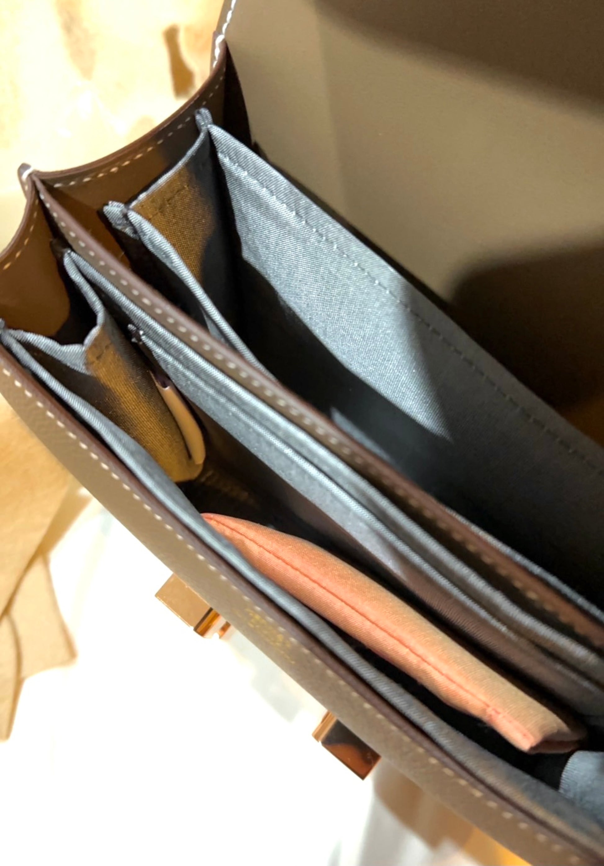 Merandi Luxury bag insert for ConstanceMERANDI bag insert is the perfect blend of luxury and functionality. Crafted with Thai premium silk, this practical luxury bag organizer/insert keeps all your belongings organized in your beloved Hermès, Loro Piana,